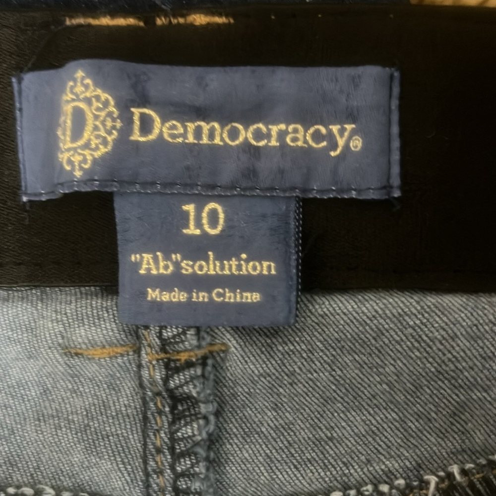 Democracy Stretch Waistband Size 10 Jeans. EUC. 31 inch inseam. - Picture 3 of 6